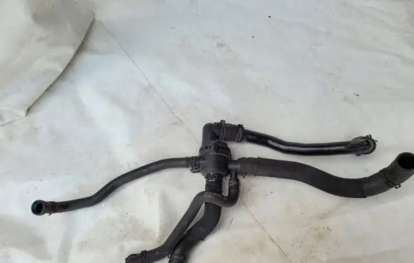 Jaguar XF X250 Thermostat/thermostat housing C8W0A9X238A586AD