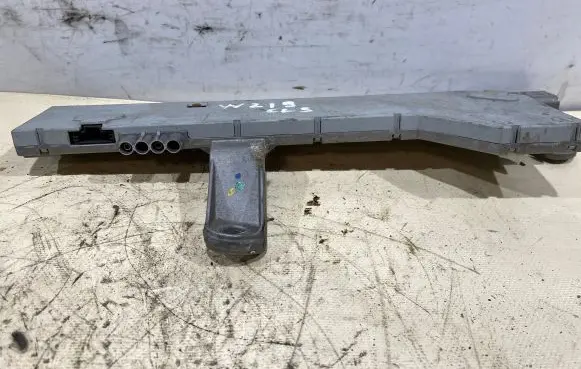 Mercedes-Benz CLS C219 Antenna control unit 4019104360A