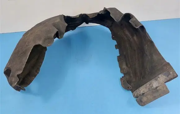 Front wheel arch liner splash guards