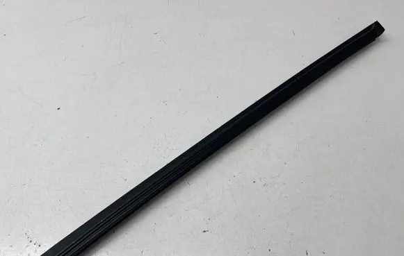 Volvo S90, V90 Rubber seal front door window/glass 31848303