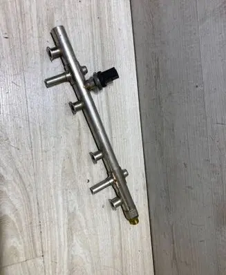 Audi Q3 F3 Fuel main line pipe 06K133317AB
