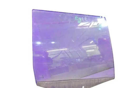 Volkswagen Golf IV Front door window glass four-door
