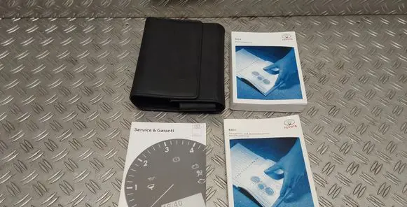 Toyota RAV 4 (XA40) Owners service history hand book 