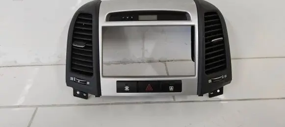 Hyundai Santa Fe Dash center air vent grill 945102B000 20061204