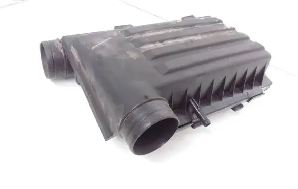 Volkswagen Golf VII Air filter box 04E129611G 04E129620