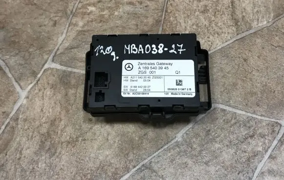 Mercedes-Benz B W245 Gateway control module A1695403945