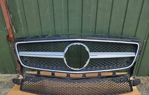 Mercedes-Benz CLS C218 AMG Front bumper upper radiator grill A2188851765