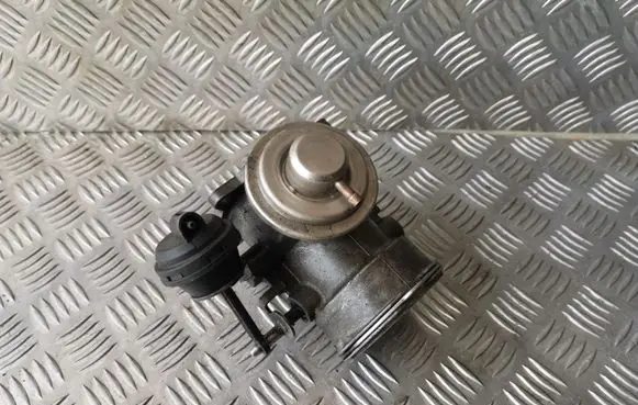 Volkswagen Transporter - Caravelle T5 EGR valve 070128073 070128070C