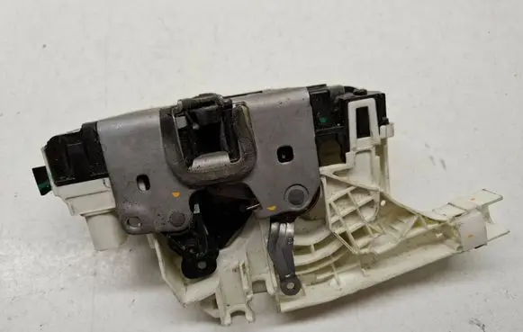 Mercedes-Benz Sprinter W906 Loading door lock 9067400935 A9067400935