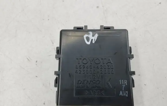 Toyota RAV 4 (XA40) Door central lock control unit/module 8597042010