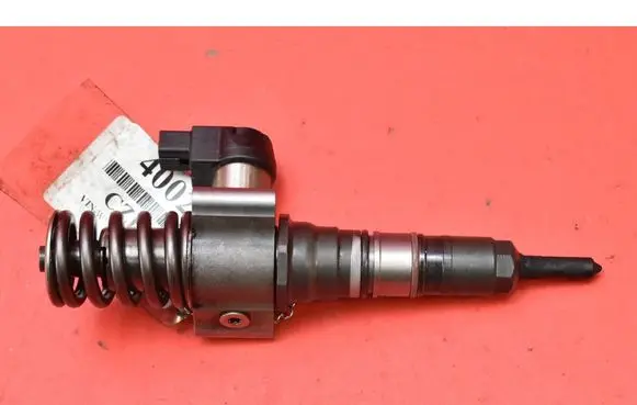 Volkswagen PASSAT B5.5 Fuel injector 03G130073S