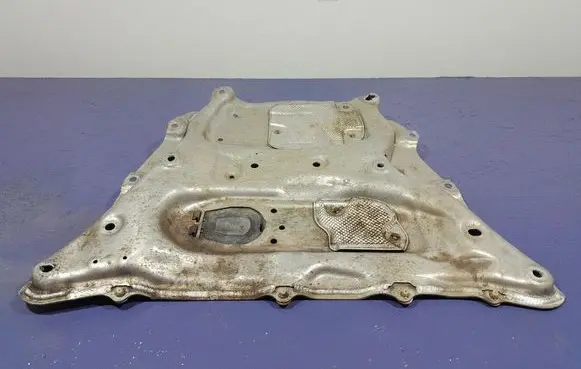 BMW X7 G07 Front underbody cover/under tray 6878068
