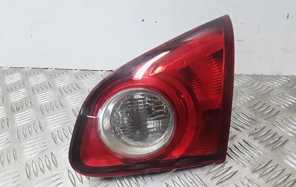 Nissan Qashqai Tailgate rear/tail lights E205091