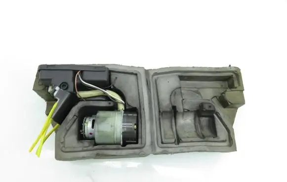 Mercedes-Benz A W168 Central locking vacuum pump 1688000348