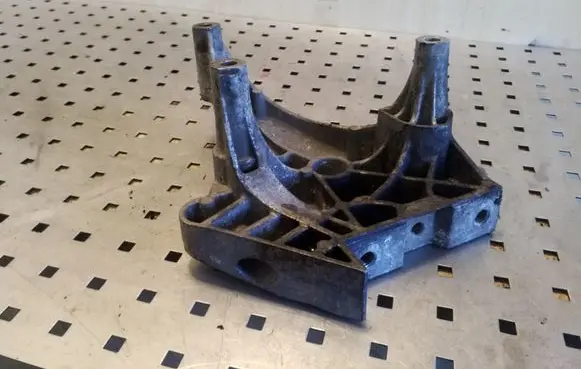 Volkswagen Touran I Engine mounting bracket 03G199207A