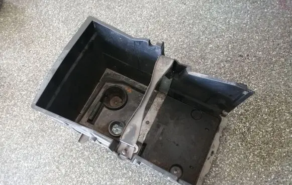 Battery box tray