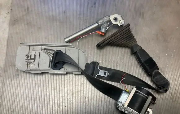 Nissan Qashqai Front seatbelt 86884JD000 E9047136 047136
