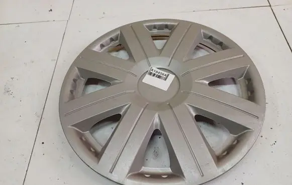 Toyota Avensis T250 R16 wheel hub/cap/trim 