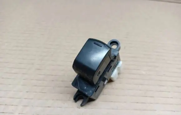 Nissan Micra Front door window winding handle 