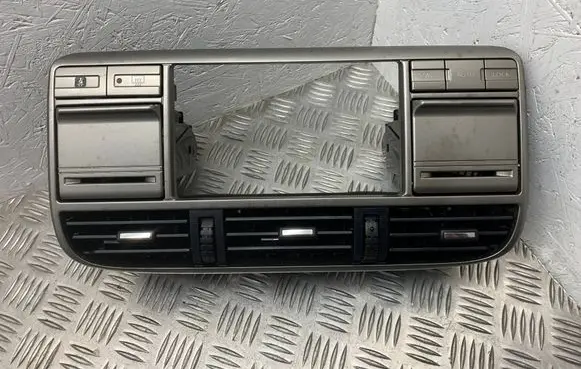 Nissan X-Trail T30 Dash center air vent grill 687508H300 8H6001317