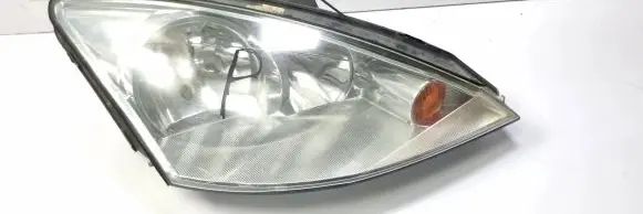 Ford Focus Headlight/headlamp 2M5113W029BF