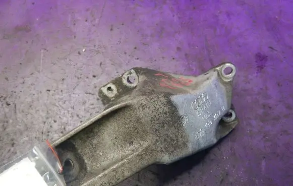Audi A4 S4 B5 8D Engine mounting bracket 8D0199307H