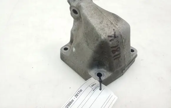 Mercedes-Benz R W251 Engine mounting bracket A6422230204