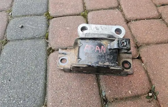 Opel Adam Engine mount bracket 13371838