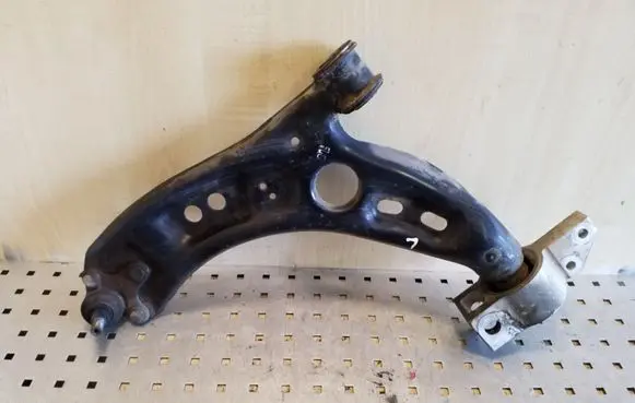 Volkswagen Golf Plus Front lower control arm/wishbone 1K0407165C