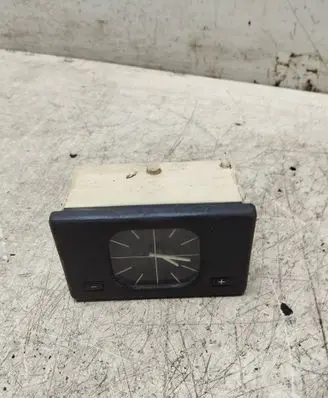 BMW 5 E34 Clock 1374282