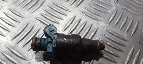 Volvo 850 Fuel injector 1389563