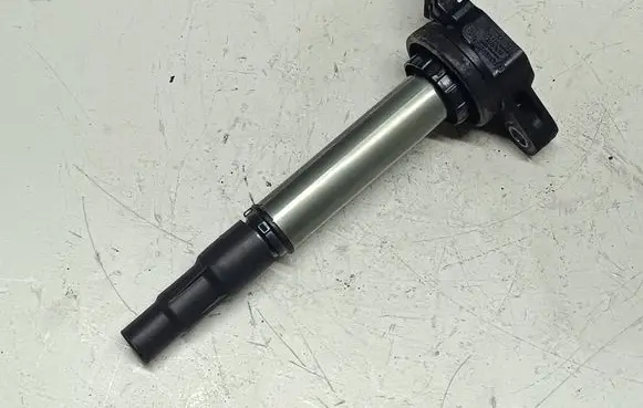 Toyota RAV 4 (XA40) High voltage ignition coil 9091902258 10R035444