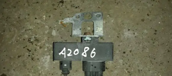 Volkswagen Polo Coolant fan relay 1j0919506m