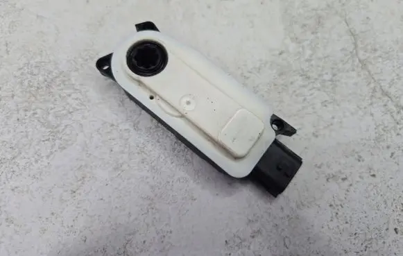 Dacia Sandero III Air flap motor/actuator 6477R1012