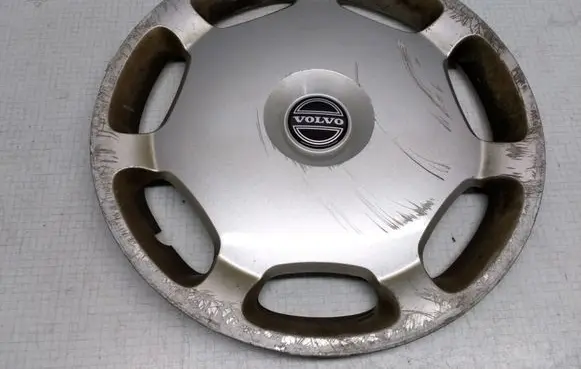 Volvo V70 R15 wheel hub/cap/trim 9157510