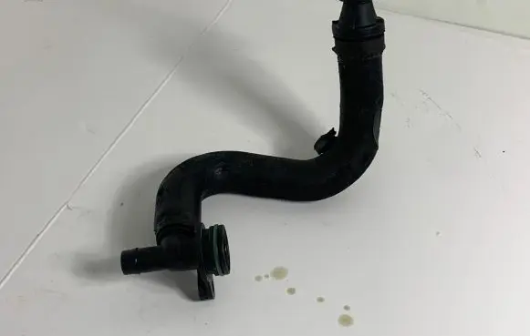 Volkswagen Golf VII Breather hose/pipe 04E103175D