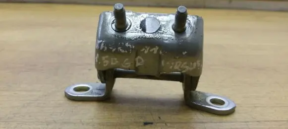 Nissan Qashqai Rear door upper hinge