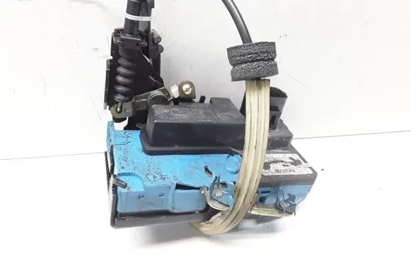 Volvo S60 Front door lock 8650544