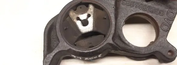 Peugeot 3008 I Engine mount bracket 9651493280