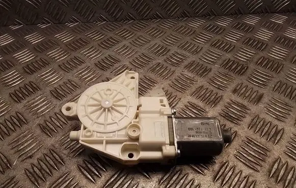 Mercedes-Benz E W212 Front door window regulator motor A2129066802 0130822637