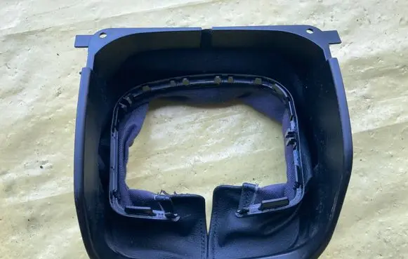 Steering wheel column trim