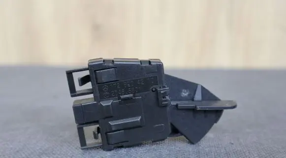 Mercedes-Benz SLK R172 Convertible roof lock/latch 1728204210 A1728204210