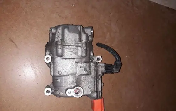 Toyota Auris E180 Air conditioning (A/C) compressor (pump) 0422001330