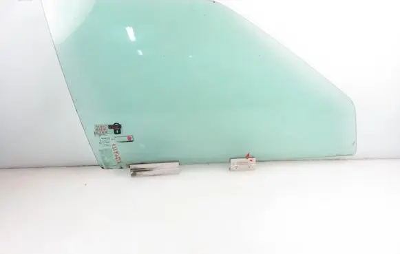 Volvo S70 V70 V70 XC Front door window glass four-door 