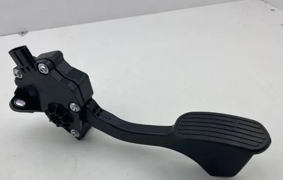 Toyota Prius (XW50) Accelerator throttle pedal 7811047050 1988001970 03T31D00124