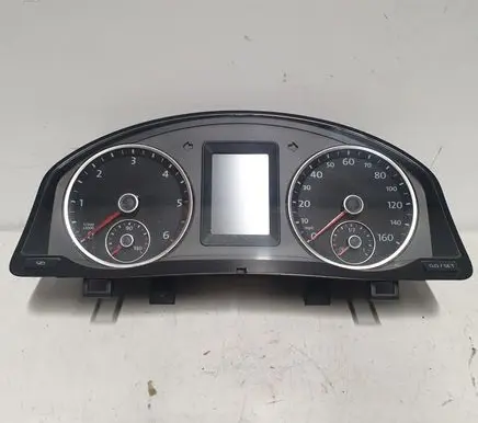 Volkswagen Tiguan Speedometer (instrument cluster) 5N0920971B