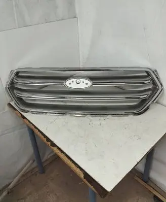 Ford Escape III Front bumper upper radiator grill GJ548200BBW