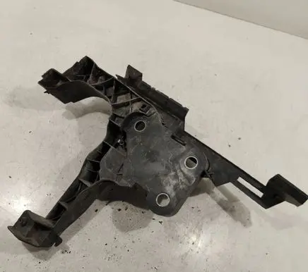 Renault Scenic II - Grand scenic II Front bumper mounting bracket 8200137495