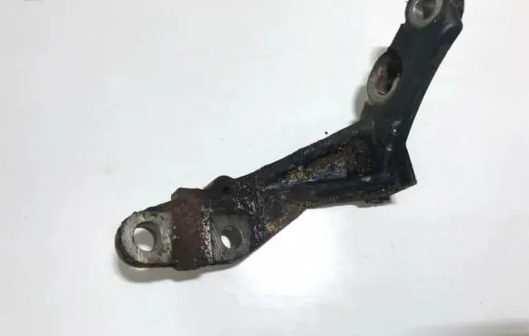 Toyota Avensis T270 Engine mounting bracket