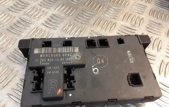 Mercedes-Benz C W203 Door control unit/module 2038201485 A2038201485